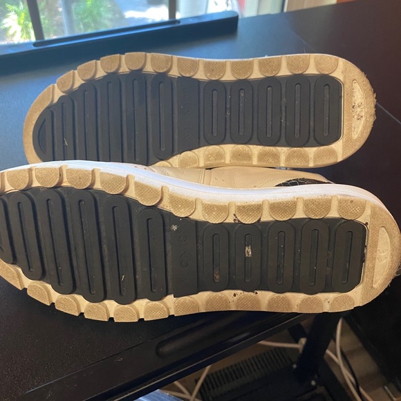 🌸 Vionic | Simasa Leather Sneakers, size 8 - Picture 3 of 3